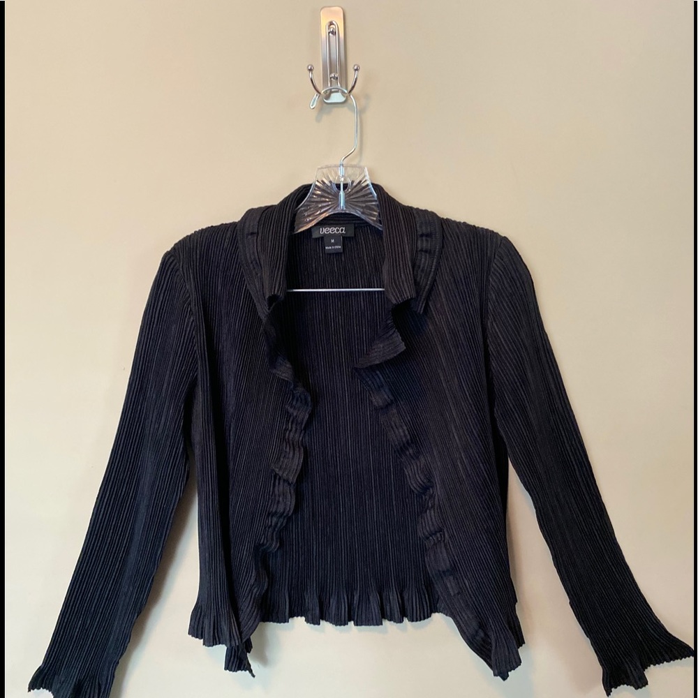 🎉 Veeca textured light cover up/jacket.